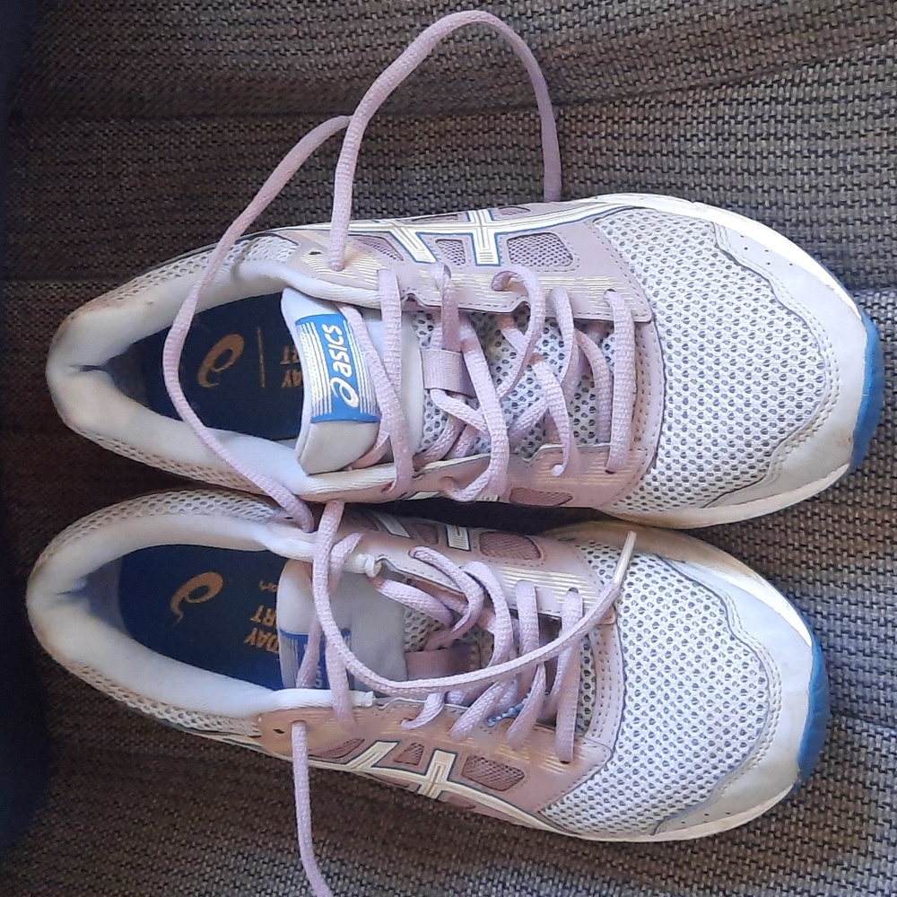 ASICS - Picture 1 of 6